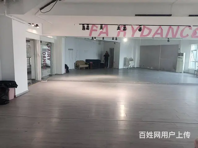 五一广场五一新干线110平工作室 - 图片 3