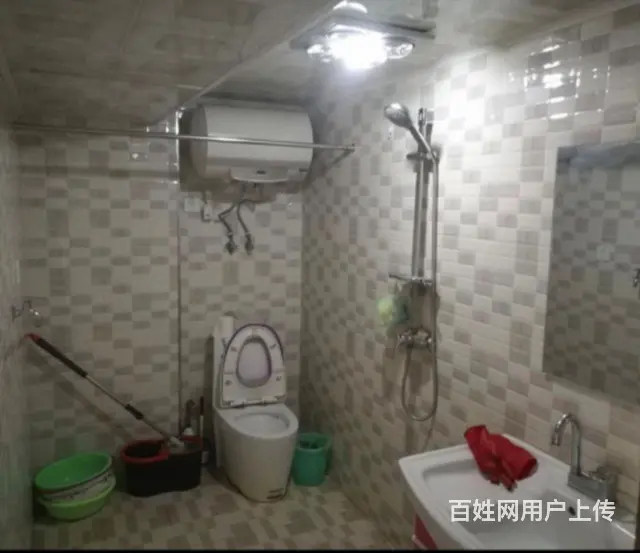 长江花园一楼小院一室一厅57平精装实图，床，洗衣机，冰箱，热 - 图片 5