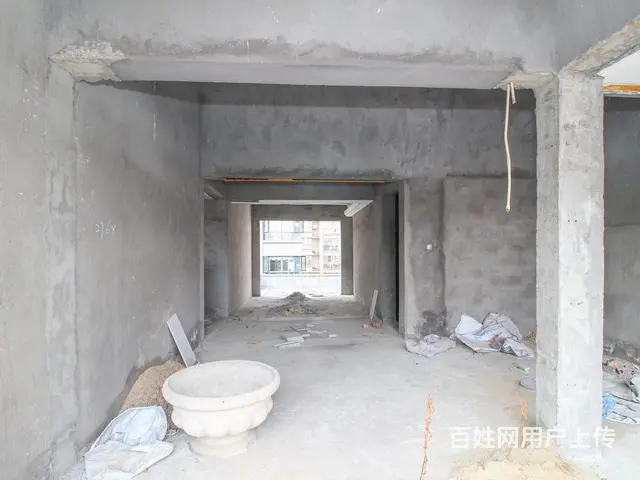 港龙上宾道联排别墅毛坯5房 带地下室花园 满两年单价6500 - 图片 4