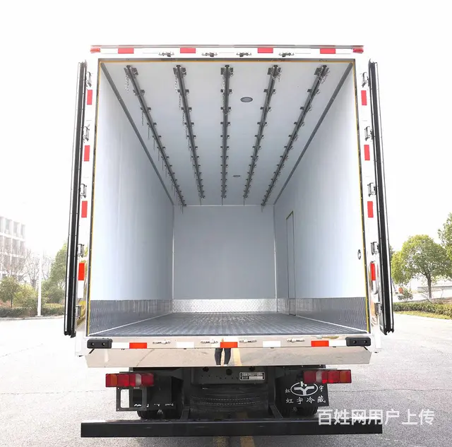 重汽6米8自动挡牛羊肉冷冻冷藏车可以拉多少吨冻货 - 图片 9