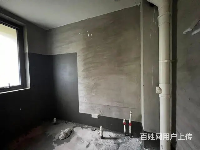 79号院 一层带南院60平 毛坯三室两卫 有证能贷 诚心出售 - 图片 4