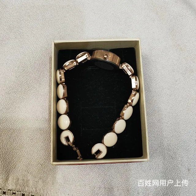 女王金表，石英女士腕表，双色表链，仿古款式 - 图片 4