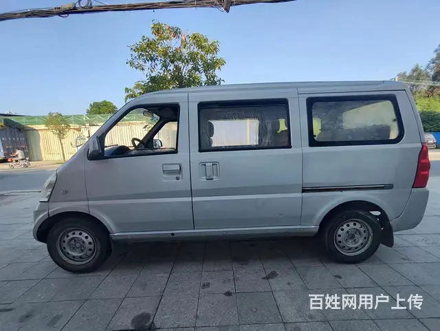 五菱荣光面包车7座 - 图片 4