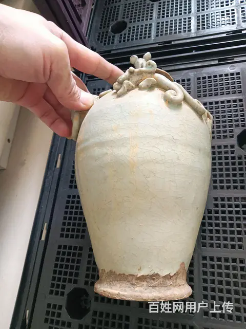 两个老瓷器，一个浅蓝色的瓶子，一个鹅样式的东西，鹅 - 图片 8