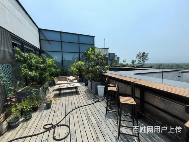 顶楼带6个露台 每个办公室都有露台 视野开阔带花园可随时看房 - 图片 1