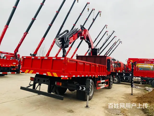 国六新款重汽8吨折臂带自卸带抓手随车吊多少钱 - 图片 9