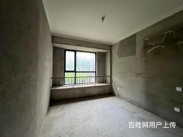 79号院 一层带南院60平 毛坯三室两卫 有证能贷 诚心出售 - 图片 2