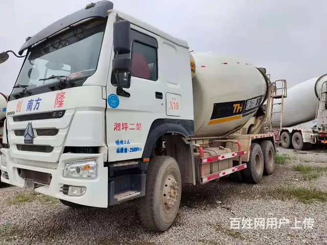 湛江17年二手豪沃搅拌车 大14方 国四 后八轮 - 图片 1