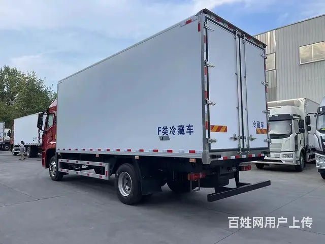 重汽豪沃6米8生鲜运输绿通版冷藏车可以拉多少吨白条猪 - 图片 8