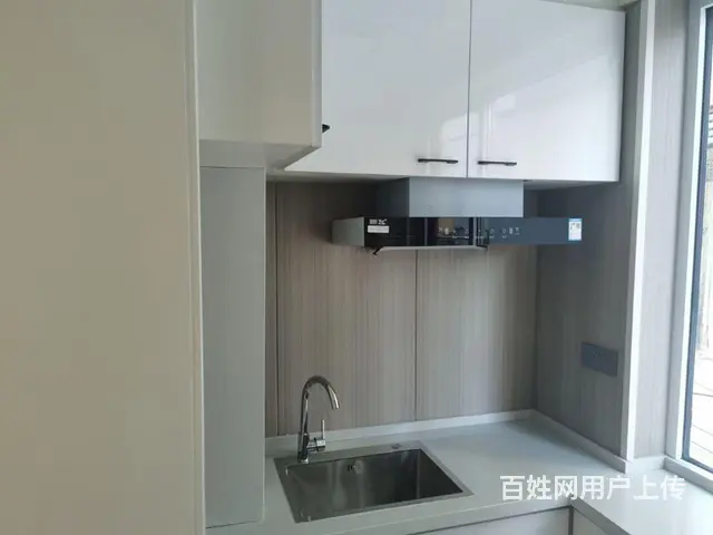 大世界附近2楼，一室精装修独立卫生间月租1200，包物业网费 - 图片 3