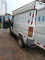 依维柯封闭面包车