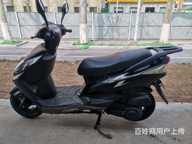 【搞定了!】原装济南轻骑125迅鹰踏板摩托车板正的图片