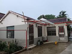 出租屋近靠高铁站和河海大学，周边有多个工业园区，非常适合在工