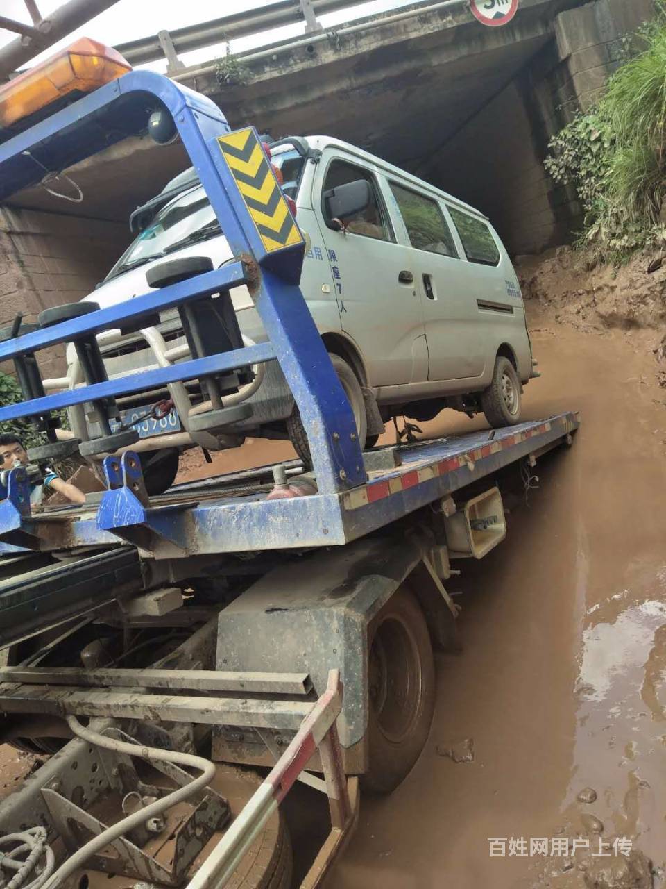 汕头拖车电话〓汕头拖车公司〓汕头汽车搭电换胎〓送油