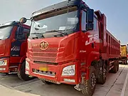国五解放JH6前四后八自卸车375马力7.6米货箱