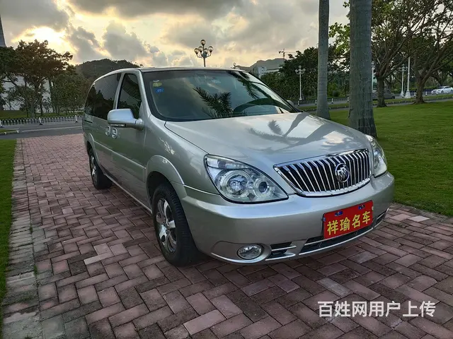 5.58万转2010七座别克陆尊3.0自动波商务车 - 图片 4