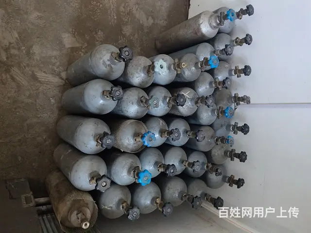 本人有扎啤机若干台，二氧化碳瓶，还有扎啤桶 - 图片