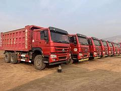 多台19年无户豪沃后八轮自卸车5米8箱375马力