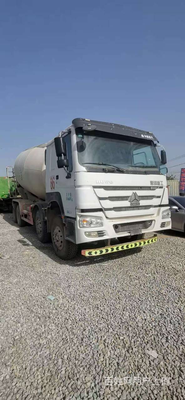 17年 二手豪沃搅拌车大20方前四后八380马力