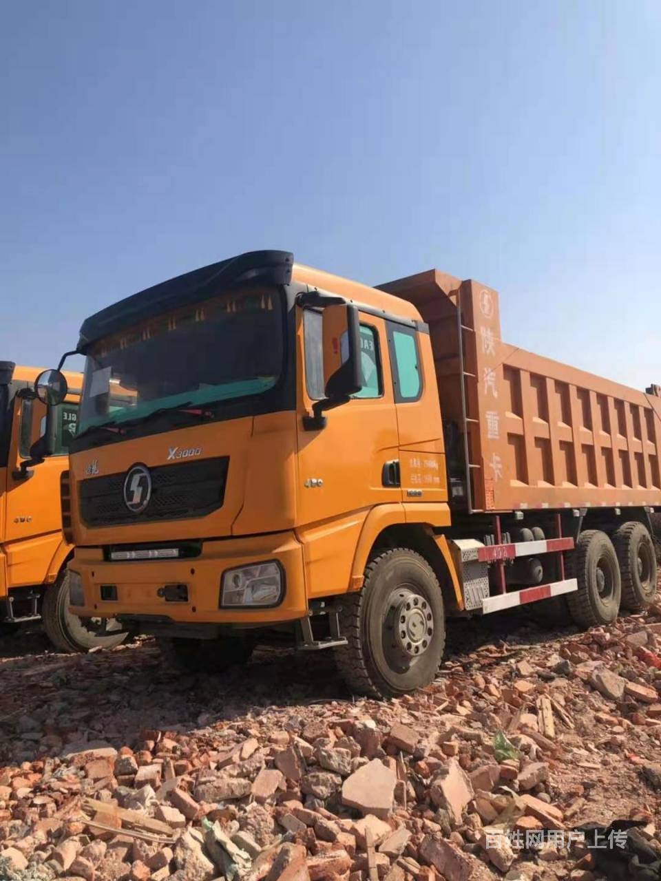 陕汽德龙x3000后八轮 自卸车490马力 国5