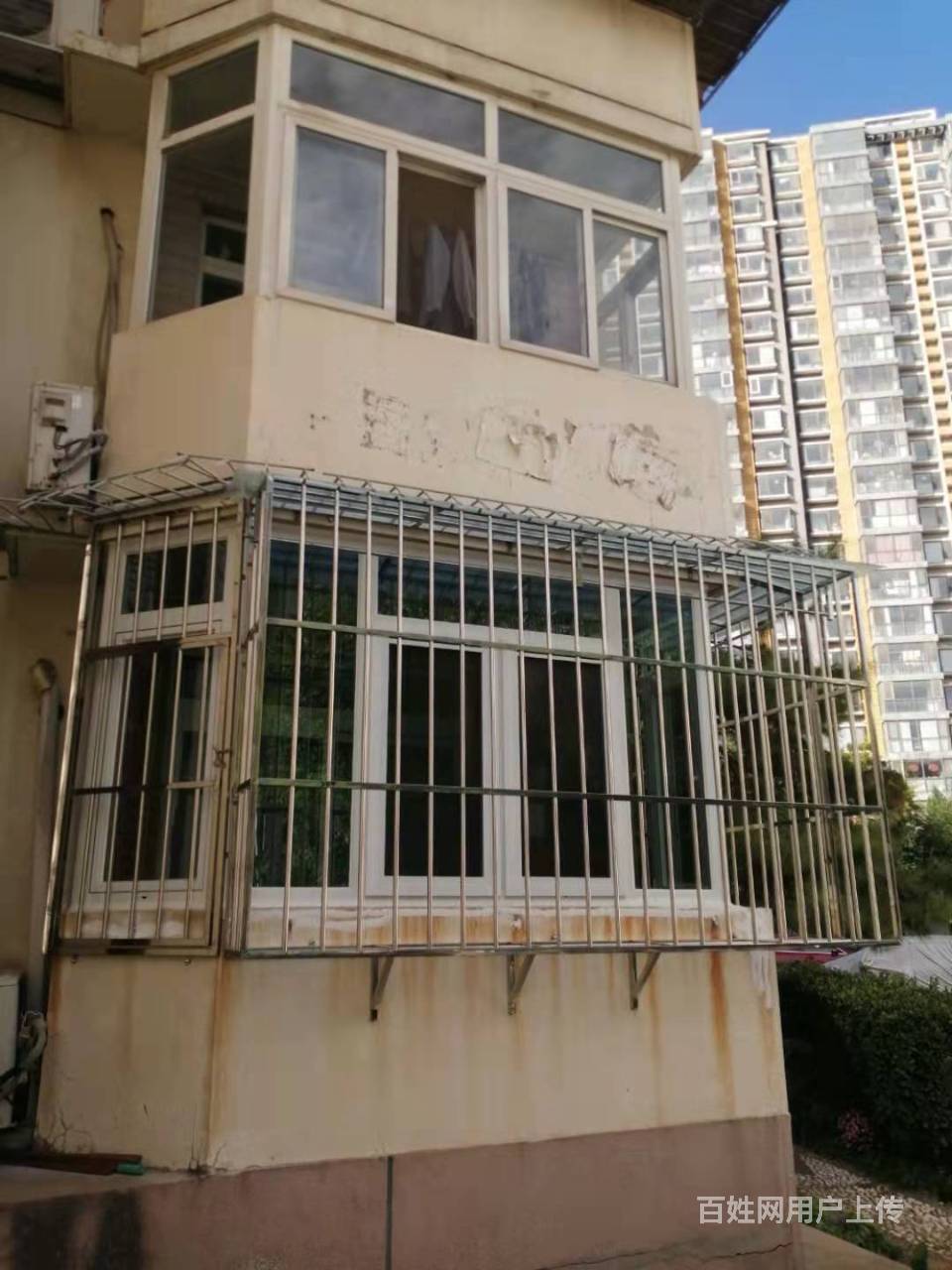 北京昌平区龙泽安装防盗门防护栏安装窗户防盗窗护窗护