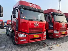 二手解放牵引车 350马力 国五牵引车 双驱轻体