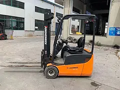 国产1.5吨小型电动叉车 三支点二手叉车个人出售