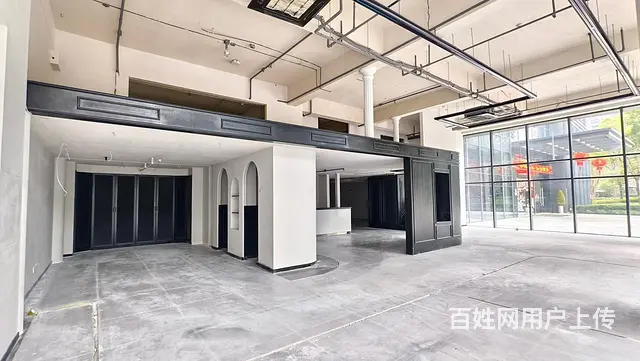 实拍 物联网街 沿街一楼 LOFT服装 婚纱展厅	带水吧台 - 图片 1
