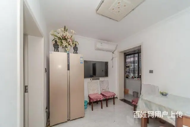 一楼带院子，出门就是地铁口和新北万达。有钥匙，看房随时方便。 - 图片 9