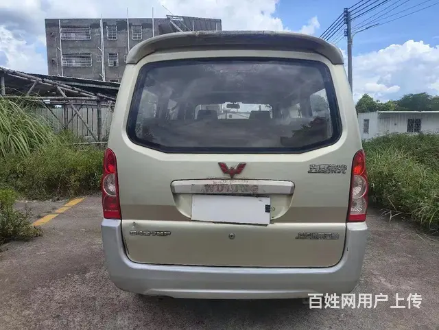 五菱荣光面包车7座 - 图片 7
