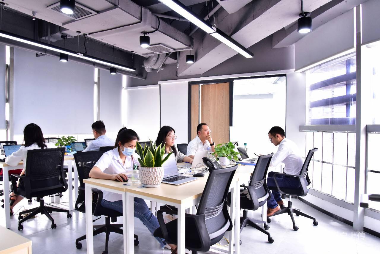这里的小面积办公室百搭,3至18人团队 ,低成本高效率办公