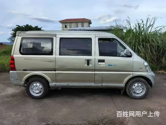 五菱荣光面包车 - 图片 4