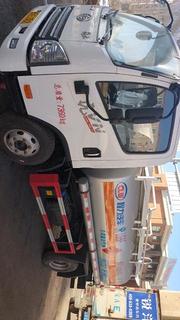 解放5吨油罐车