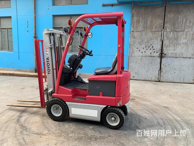 小体积二手电动叉车 丰田1吨可进电梯全交流电瓶叉车的图片