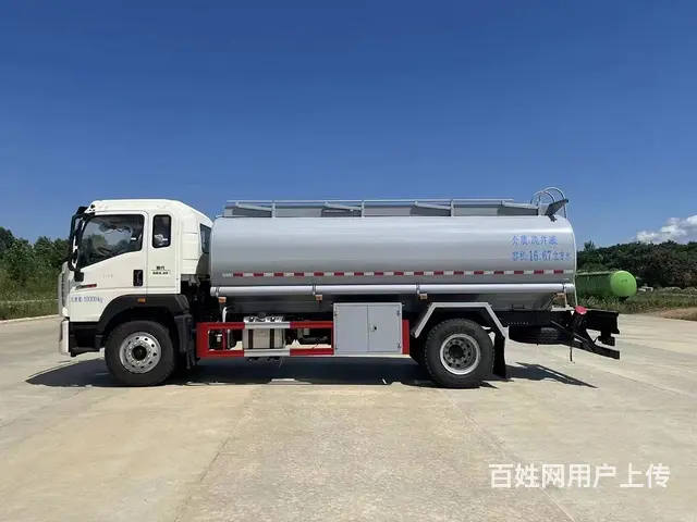 国六重汽豪沃10吨油罐车 公司有现车 价格美丽 - 图片 3
