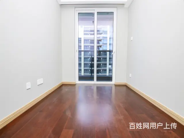 急降价格，低于市场价格，正对泳池景观 ，全明边套，带一车位的 - 图片 9