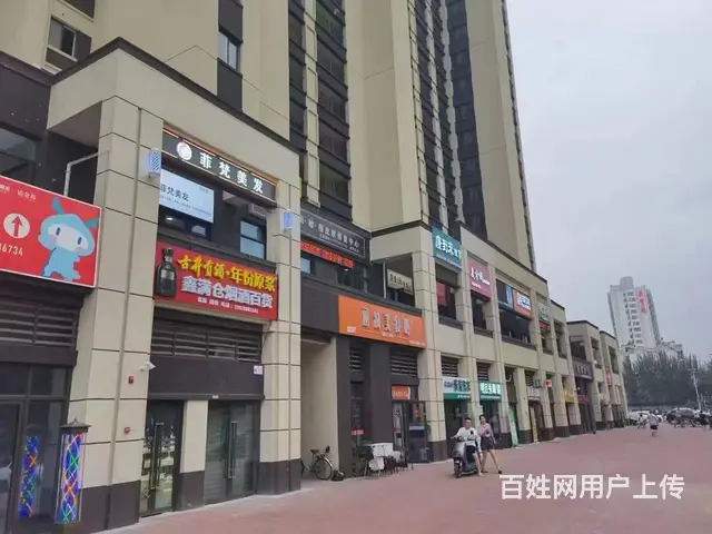 人民路主干道，万人社区底商，小区正大门口第二间。 - 图片 3