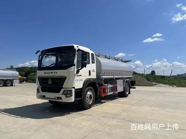 国六重汽豪沃10吨油罐车 公司有现车 价格美丽 - 图片 1