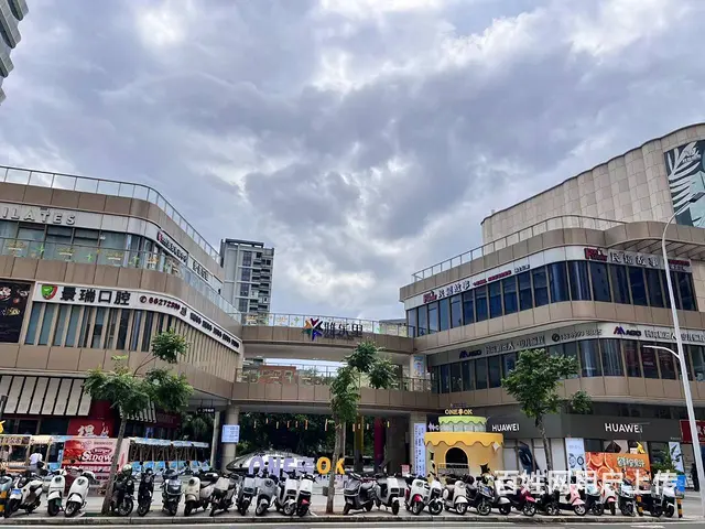（51旺铺推荐）国兴雅乐里326平临街清吧整体转让 - 图片 2