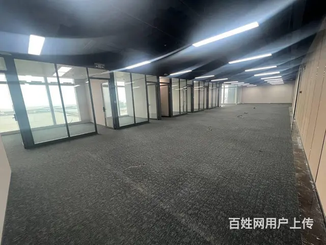 珠海拱北口岸 仁恒滨海中心1052㎡ 超甲级写字楼 急租 - 图片 1
