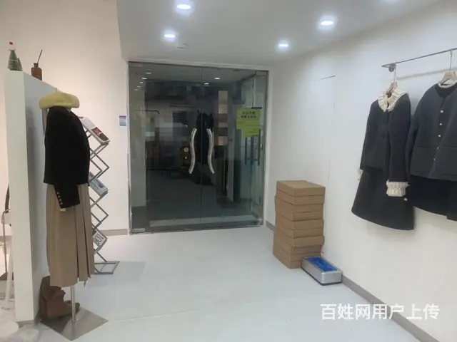 （易转介绍）婺城繁华地段精装修生意好服装店转让 - 图片 1