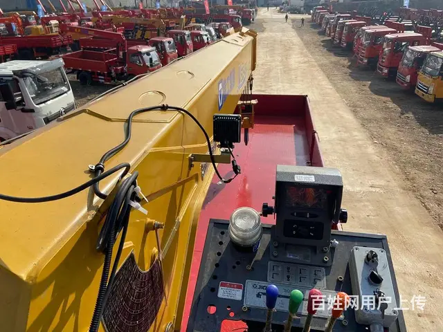 陕汽前四后八徐工16吨随车吊多少钱 - 图片 7
