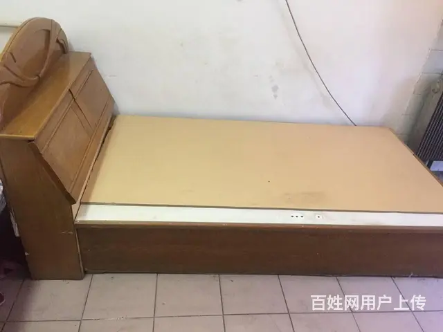 转让实木单人床，塑料靠背扶手椅子-帖在东西在 - 图片 1