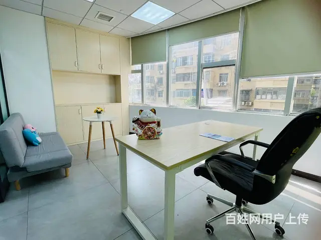 市中地铁口15人靠窗带老板间办公室，人均300加免水电物业 - 图片 4