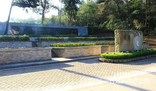 乌鲁木齐米泉市北郊公墓,土葬、火葬用地均有 - 图片 2