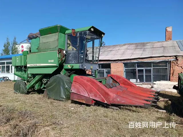 出售约翰迪尔1048收割机 - 图片 1