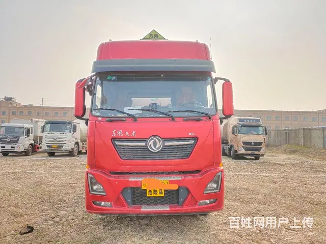 东风半挂油罐车 - 图片 1