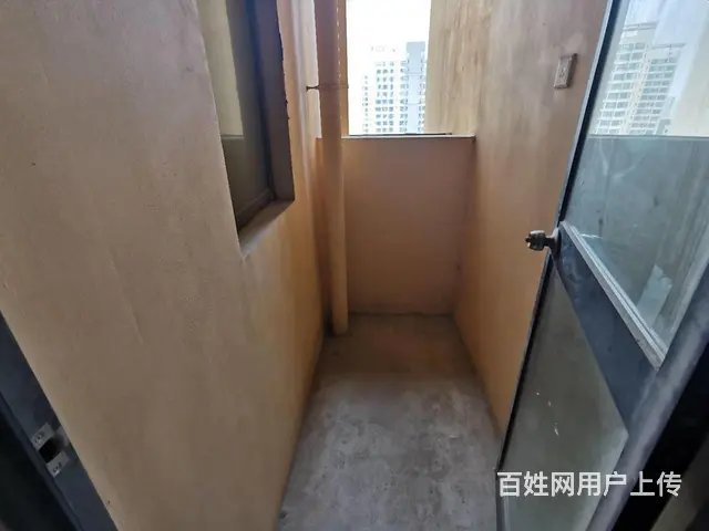 甩  金典  三开间朝南  客厅通阳台  加储物间 - 图片 1