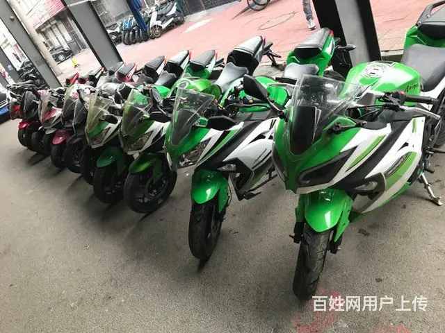 实体店出售二手摩托车 - 图片 1