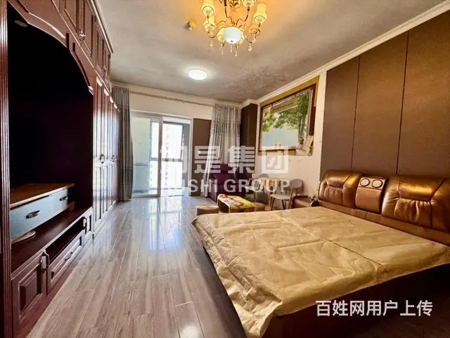 中骏世界城 法式复古单身公寓 定制橱柜 带音响的床品质生活 - 图片 1